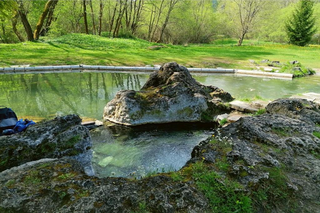 Liptovský JánDomcek Pod Vezami S Virivkou A Grilom, Pri Termalnom Kupaliskuアパートメント エクステリア 写真
